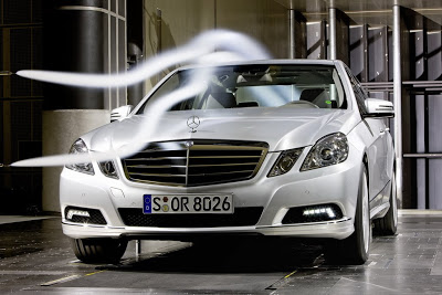 Por que carros sedans não tem limpador traseiro?