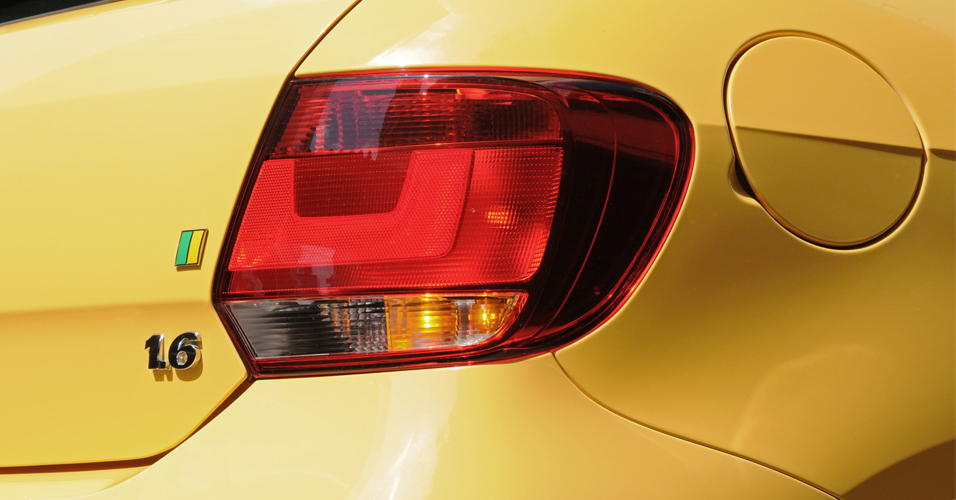 Adesivo Traseiro e Logo do Motor