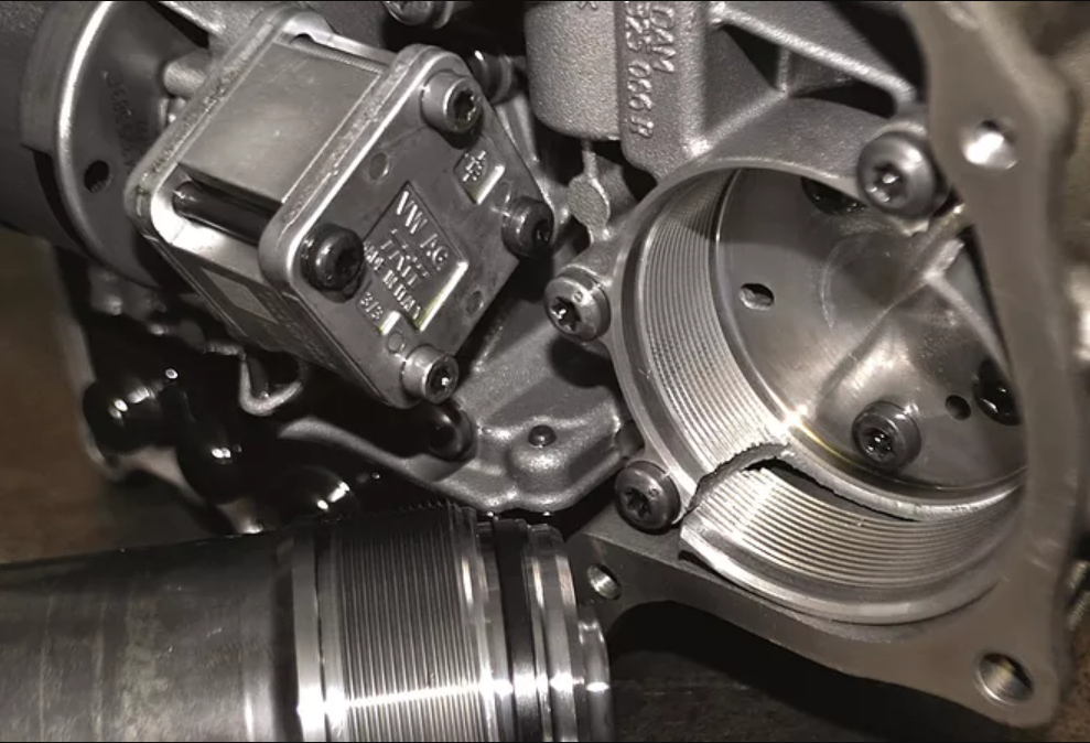 Fratura da Fixação da Caixa do Acumulador do Câmbio DSG