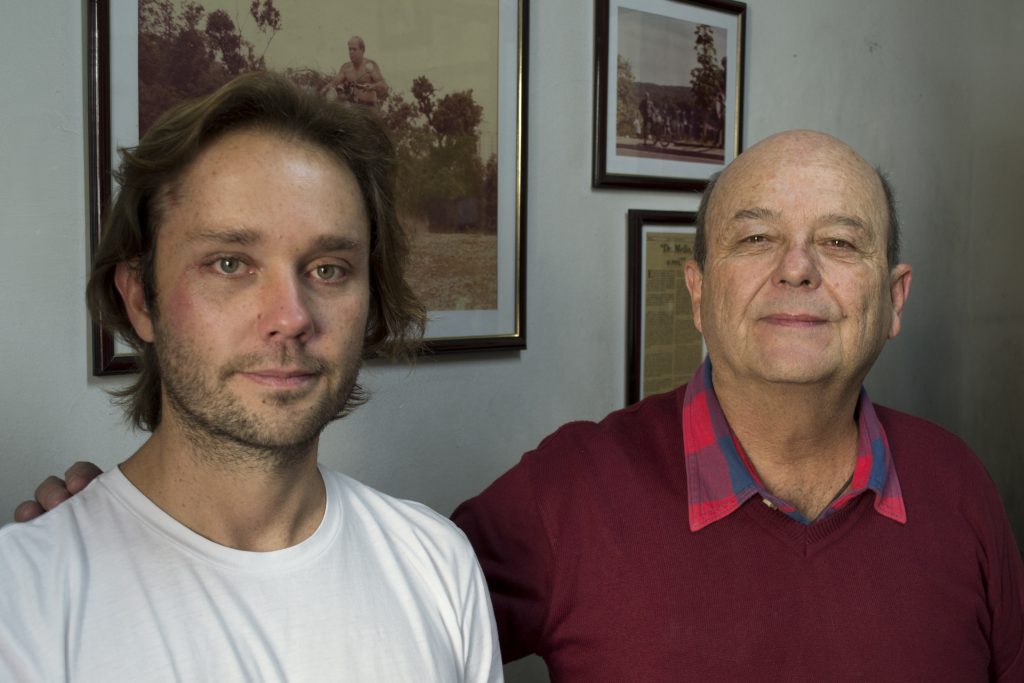 Douglas ao lado do pai, o sr. Marcos Mello: negócio em família. Foto: Willian Andrade