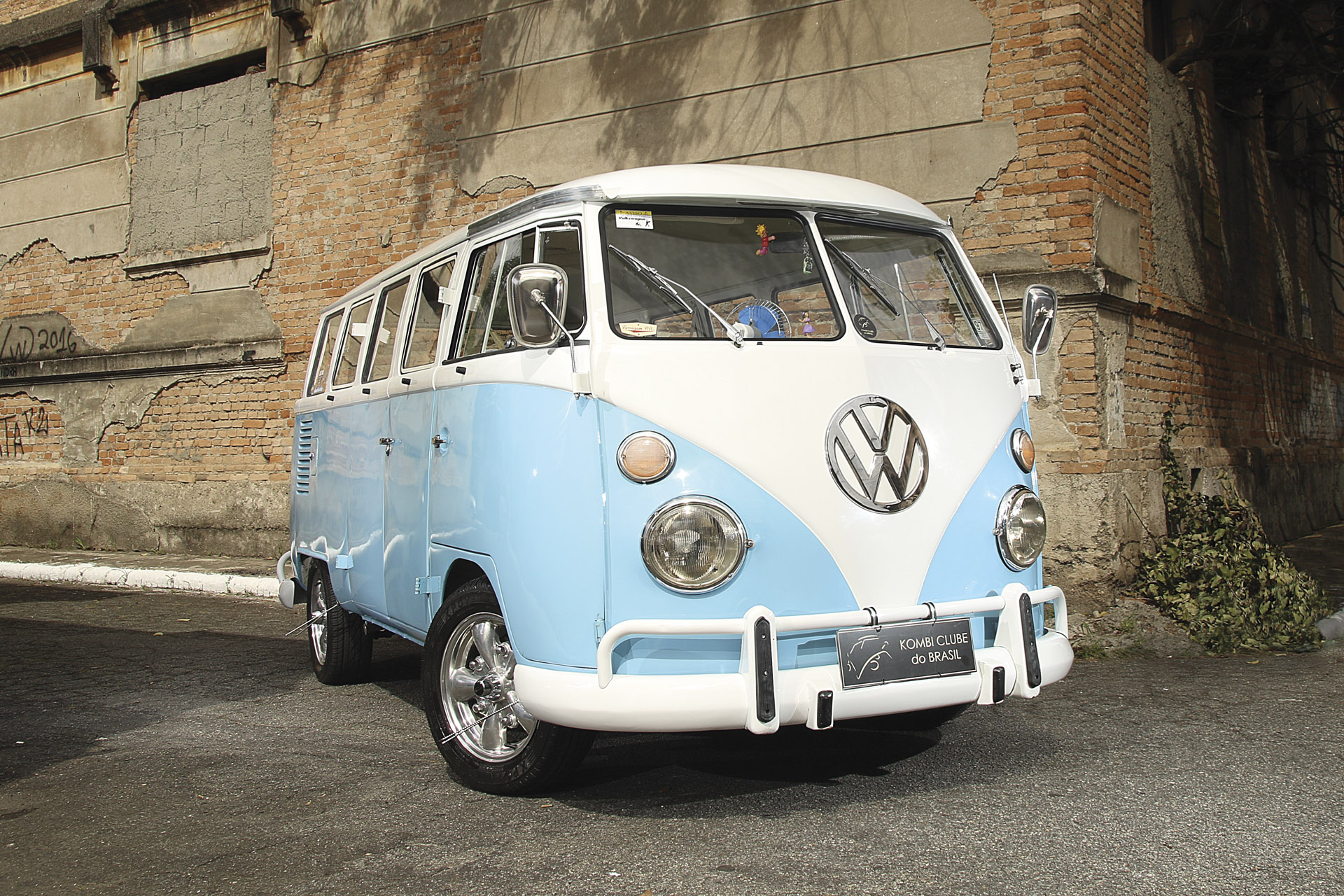 VW Kombi Mais de 60 Anos Carregando os Brasileiros