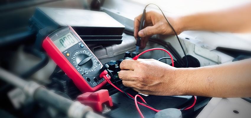 medição da bateria com multímetro