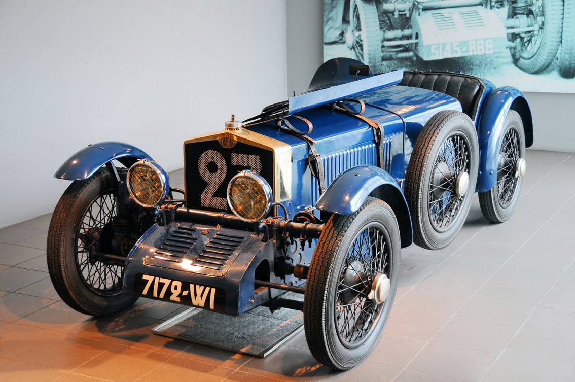 A montadora Tracta, esteve em funcionamento entre 1927 e 1932, sendo a percursora em vender ao público carros de tração dianteira.