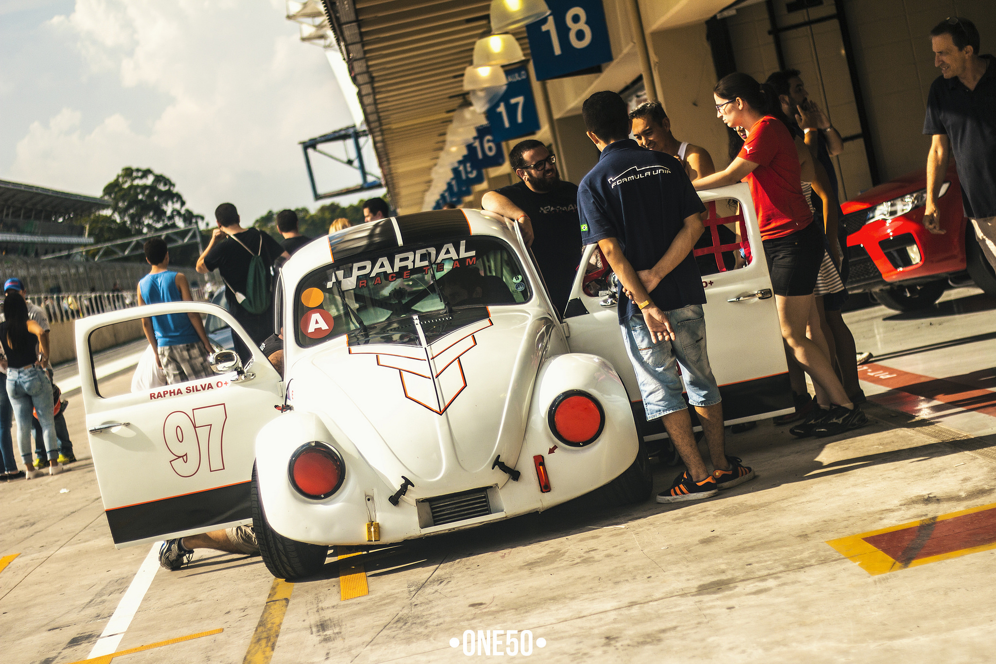 Litros de combustíveis são queimados, amizades são conquistadas