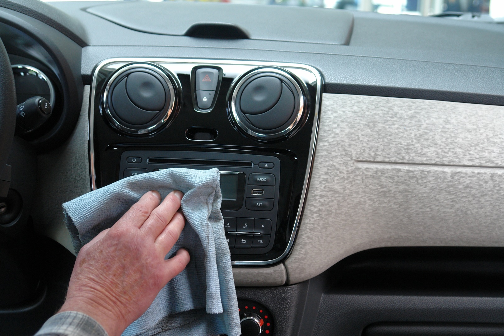 Limpeza interna do carro: evite o Coronavirus