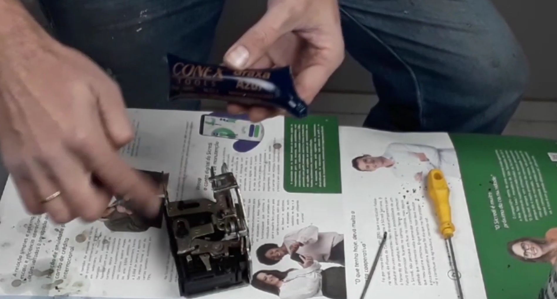 limpeza e lubrificação fechadura carro