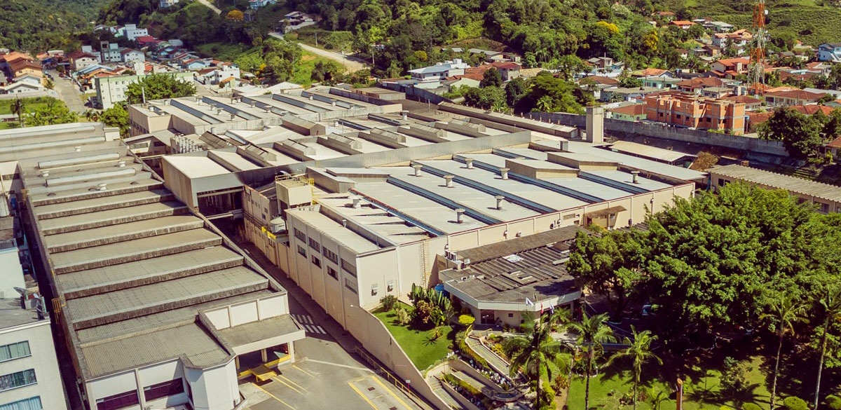 A ZEN se estabeleceu em Brusque, Santa Catarina e hoje, é uma das empresas mais importantes da região